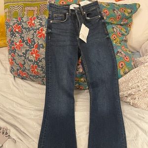 Zara mid rise crop Flare jeans size 2 (34 euro, 24 Mexico) NWT